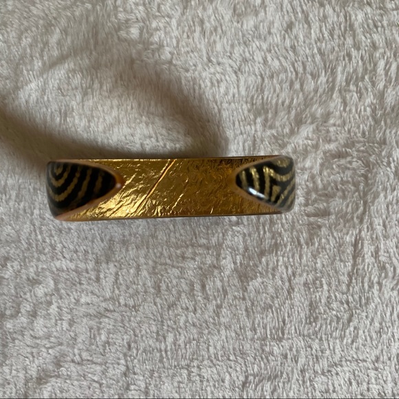 Gold Bracelet (Austrailia) Artist Signed - Picture 5 of 5